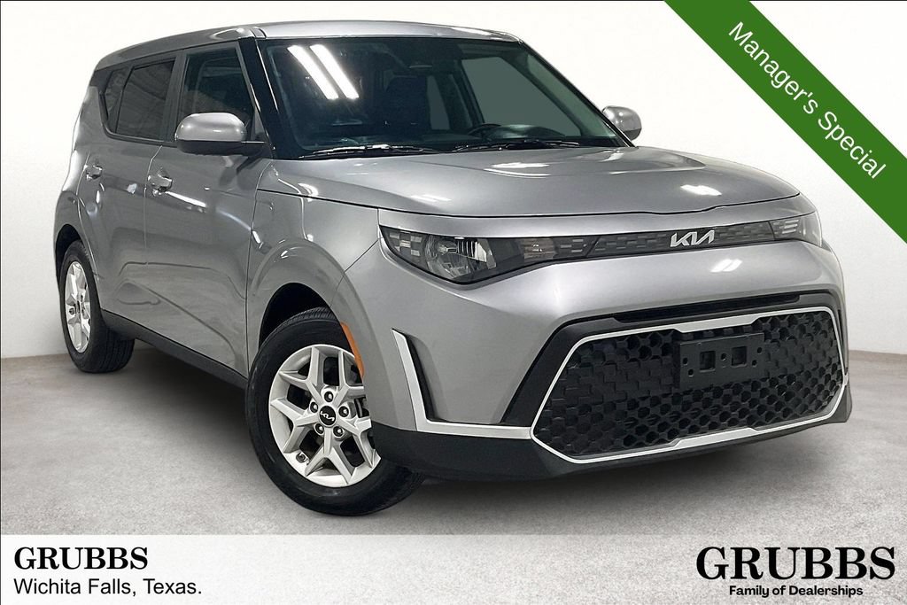 Used 2025 Kia Soul LX w/ LX Technology Package FWD image 1