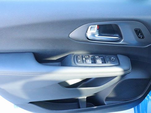 New 2026 Chrysler Pacifica Select FWD image 16