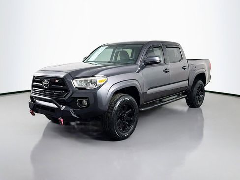 Used 2017 Toyota Tacoma SR image 1