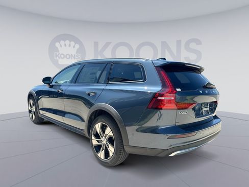 New 2026 Volvo V60 B5 Cross Country Plus w/ Climate Package AWD/4WD image 4