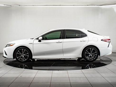Used 2018 Toyota Camry SE image 5