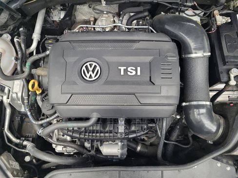 Used 2020 Volkswagen GTI SE image 29