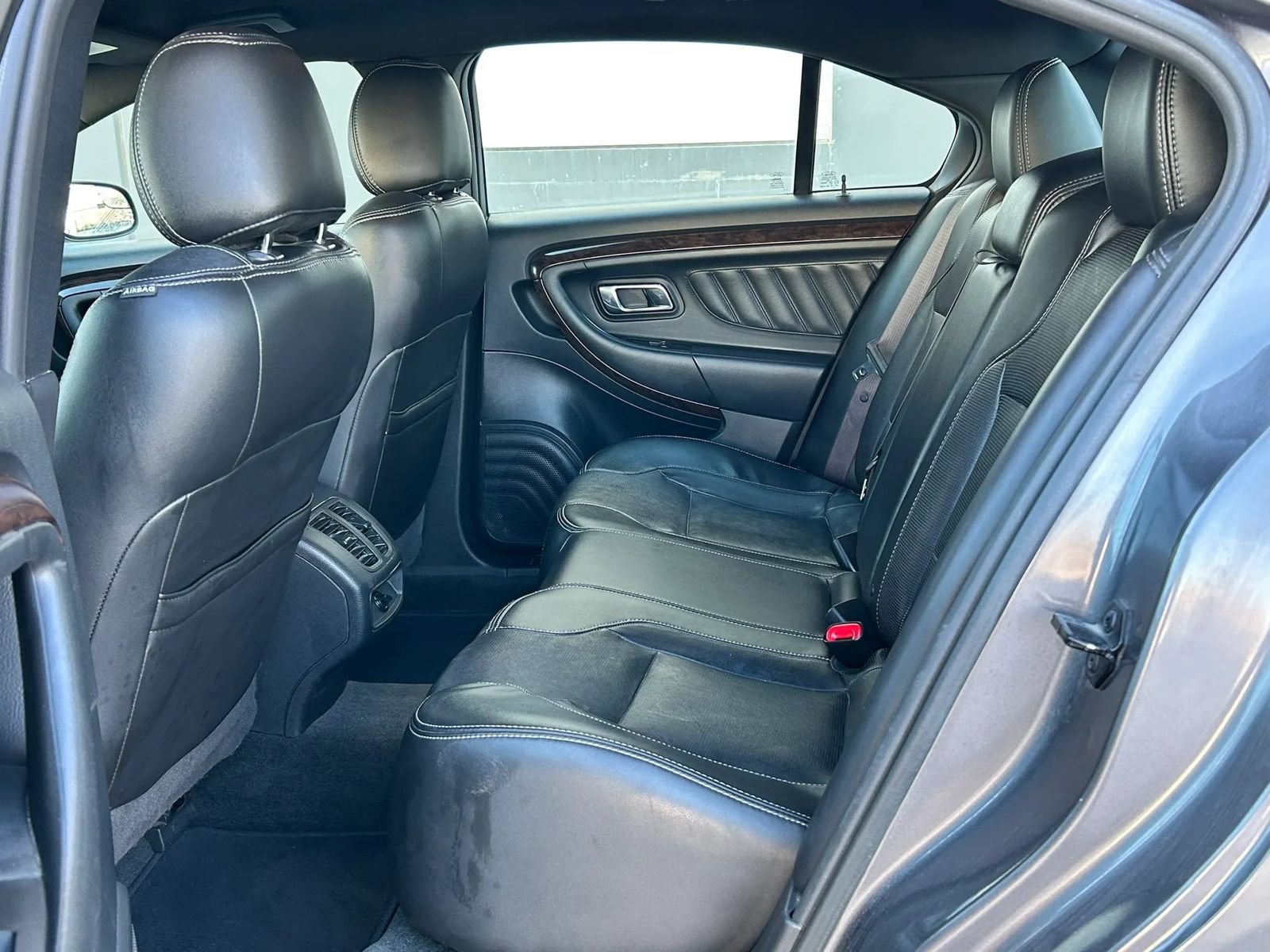 Used 2013 Ford Taurus Limited FWD image 12