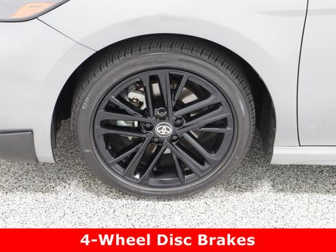 Used 2025 Toyota Camry SE image 11