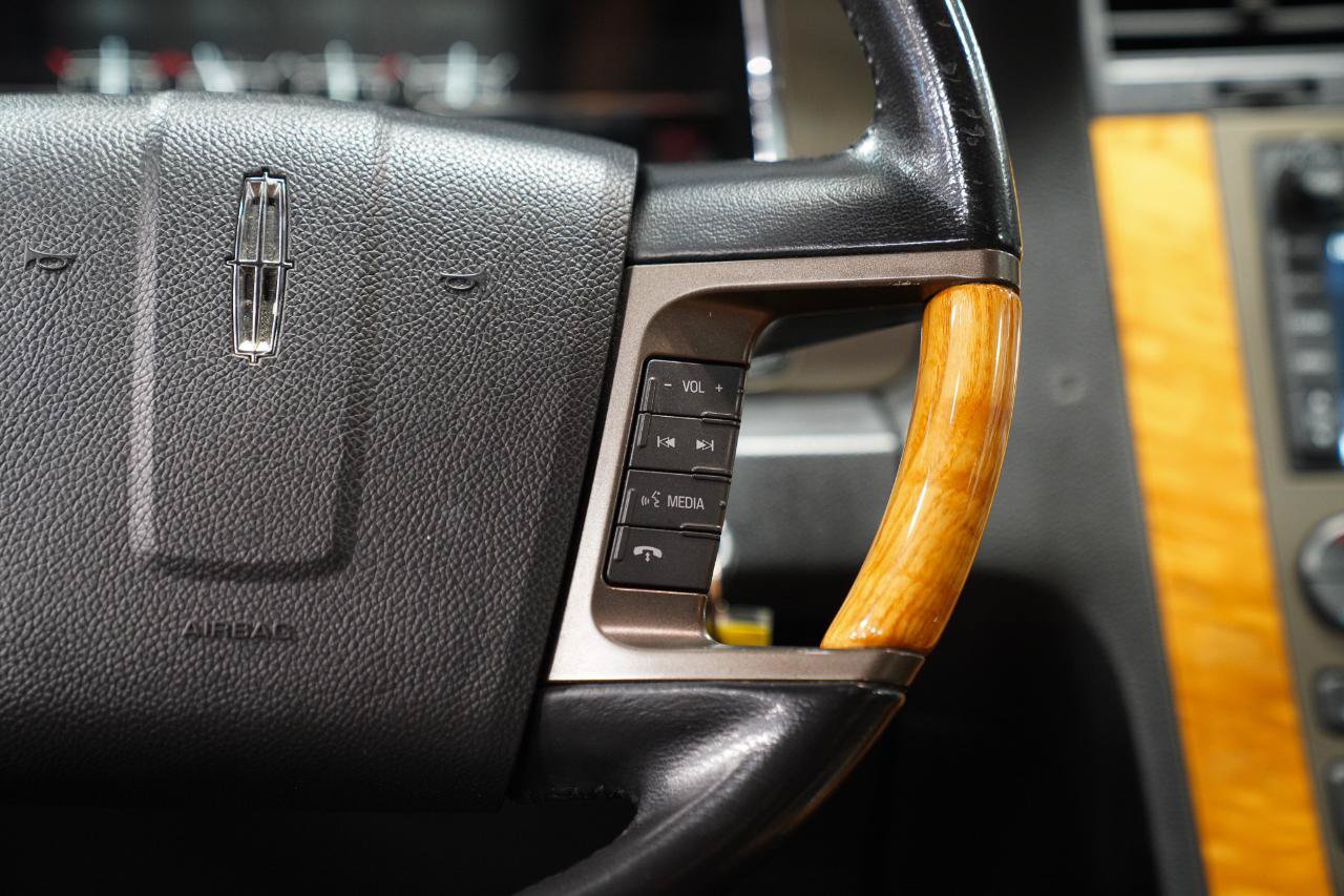 Used 2012 Lincoln Navigator 4WD image 40