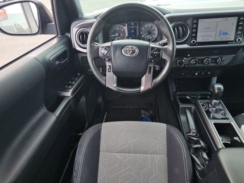 Used 2020 Toyota Tacoma TRD Sport image 9