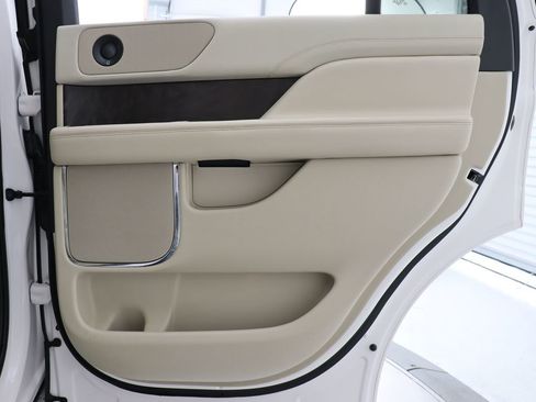 Used 2019 Lincoln Navigator Reserve AWD/4WD image 48