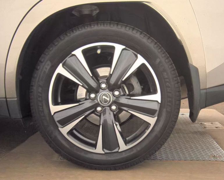 Used 2022 Lexus UX 200 w/ Premium Package FWD image 10