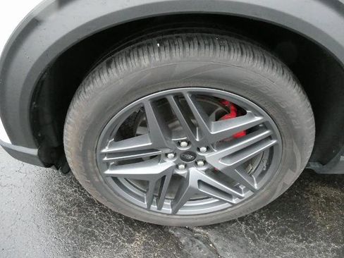 Certified 2025 Ford Explorer ST image 10