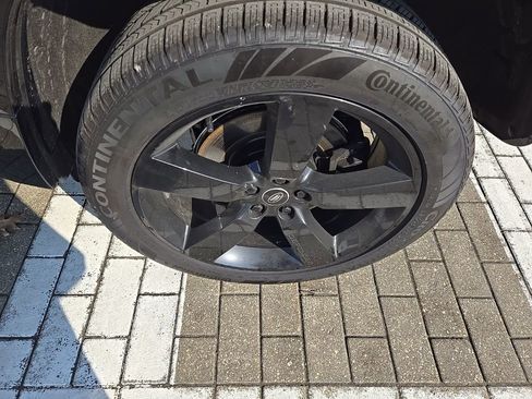 Used 2025 Land Rover Defender 110 V8 image 9