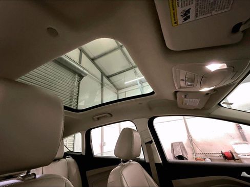 Used 2016 Ford C-MAX Energi SEL w/ Equipment Group 302A image 22