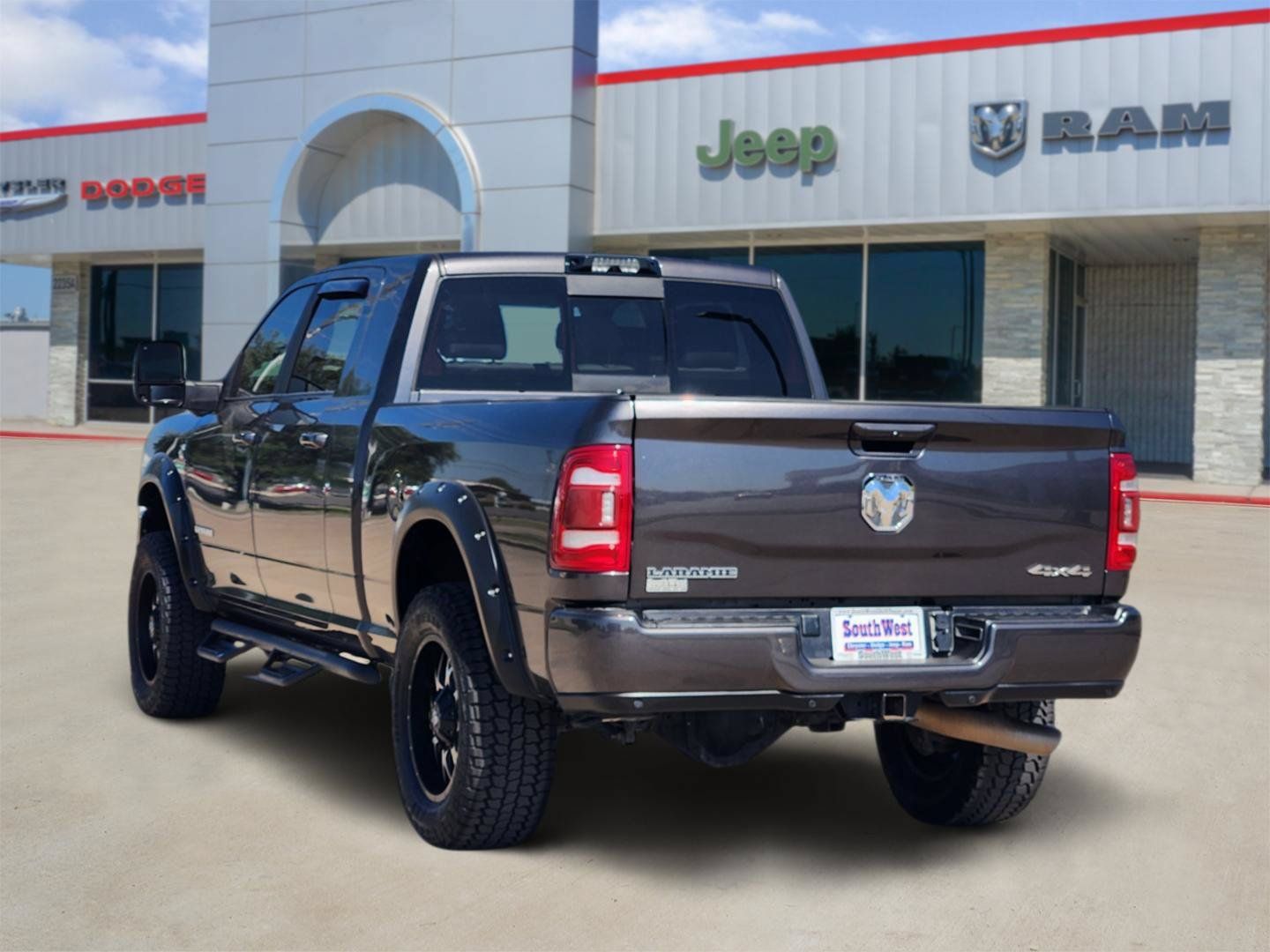 Used 2023 RAM 3500 Laramie AWD/4WD image 4