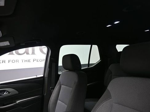 Used 2023 Chevrolet Traverse LT image 17