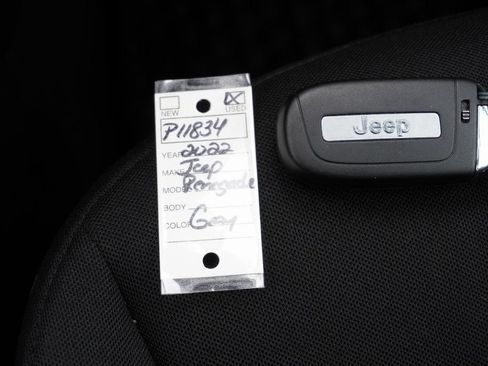 Used 2022 Jeep Renegade Latitude AWD/4WD image 34