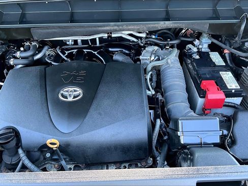 Used 2021 Toyota Highlander XLE image 10