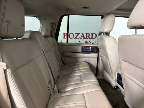 Used 2017 Lincoln Navigator Select RWD image 18