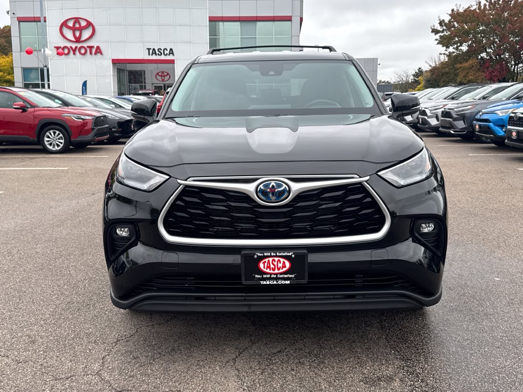 Used 2023 Toyota Highlander LE FWD image 2