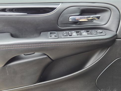 Used 2020 Dodge Grand Caravan SE FWD image 20