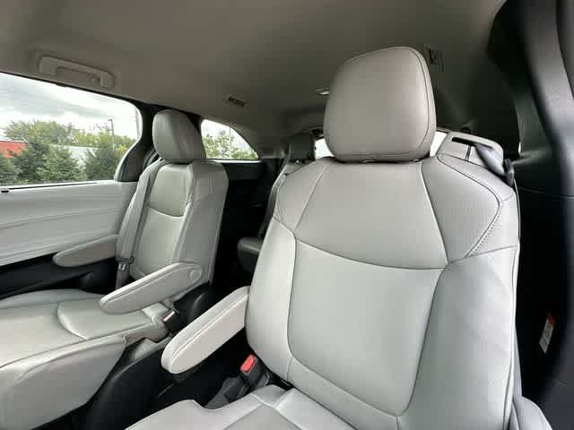 Used 2025 Toyota Sienna XLE w/ XLE Plus Package AWD/4WD image 17
