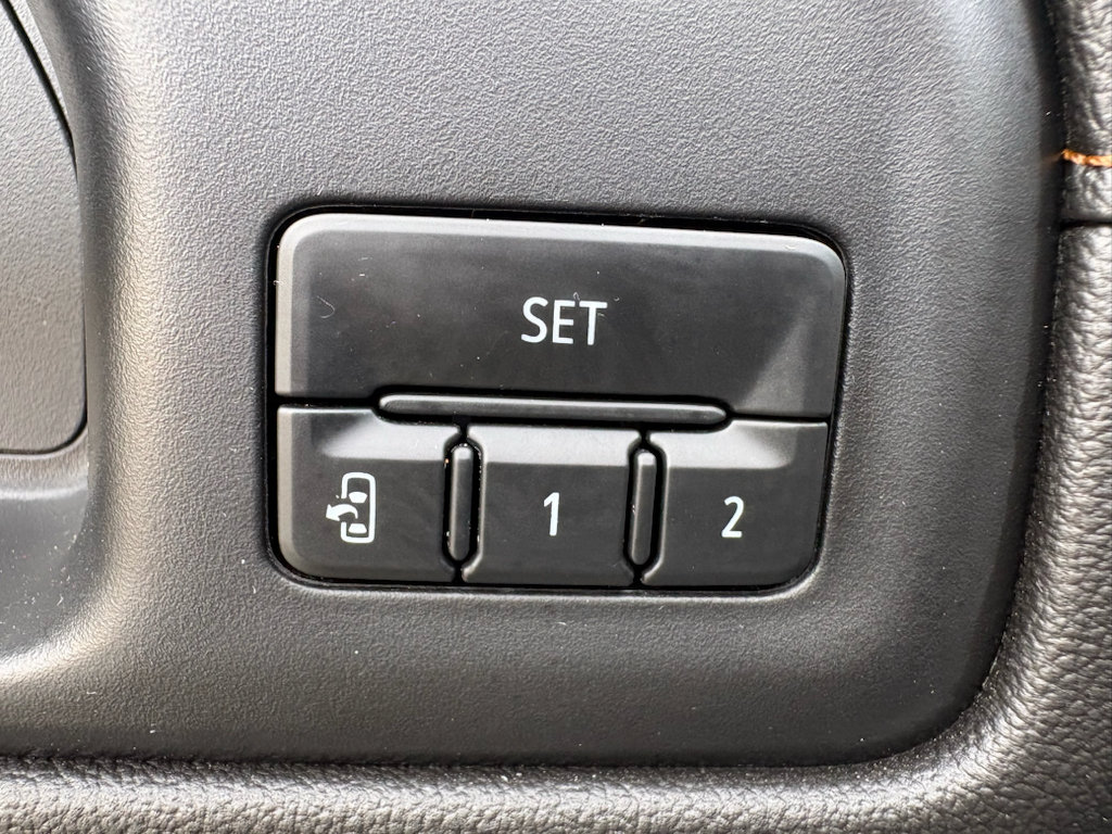 Used 2022 GMC Sierra 1500 AT4 w/ AT4 Premium Package AWD/4WD image 11
