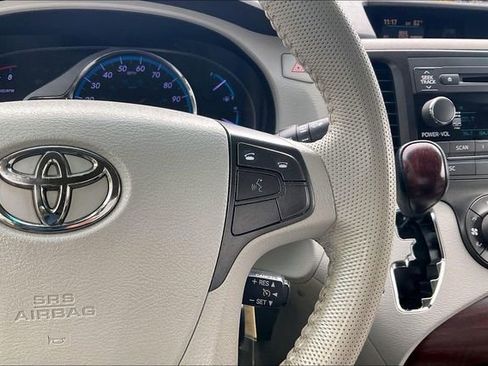 Used 2011 Toyota Sienna XLE FWD image 19