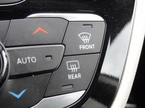 Used 2023 Chrysler Pacifica Touring-L FWD image 38