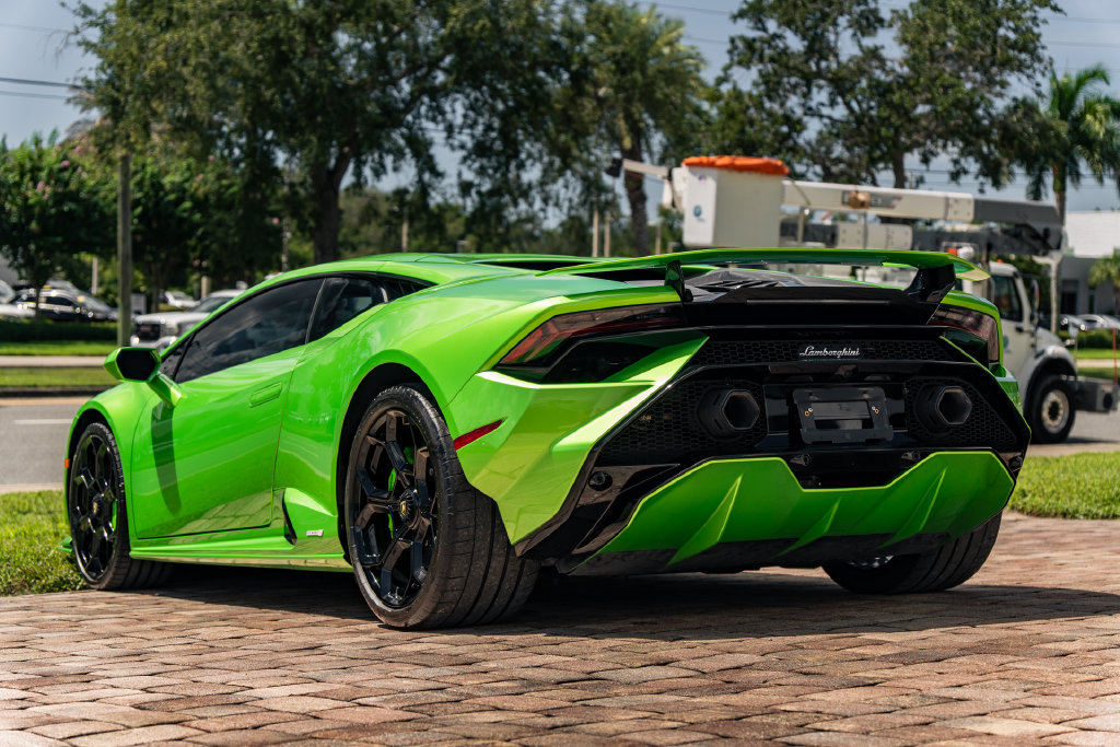 Used 2024 Lamborghini Huracan Tecnica RWD image 3