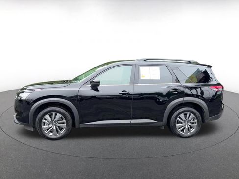 Used 2025 Nissan Pathfinder SV FWD image 9