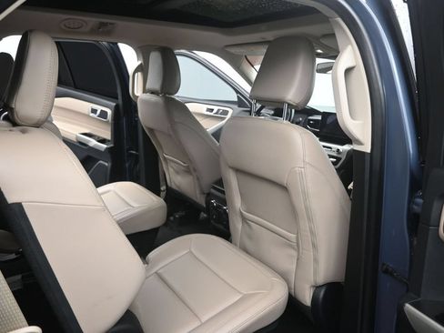 Used 2021 Ford Explorer XLT w/ Equipment Group 202A RWD image 10