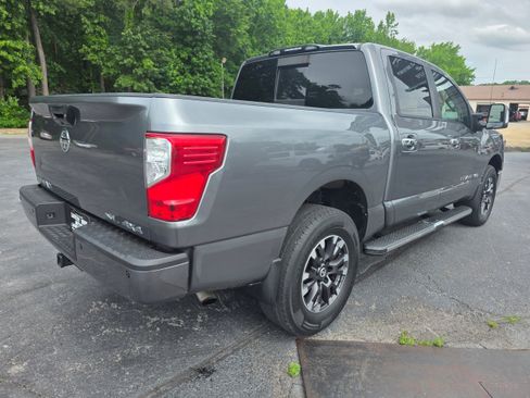 Used 2019 Nissan Titan SL w/ Off-Road Package AWD/4WD image 5