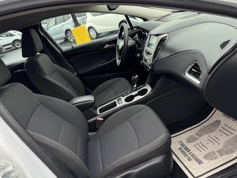 Used 2017 Chevrolet Cruze LS w/ LS Fleet Convenience Package image 10