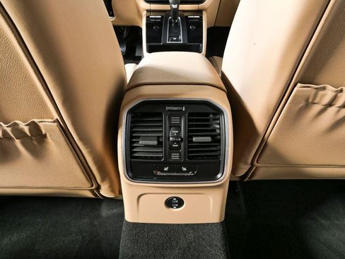 Certified 2026 Porsche Macan Turbo AWD/4WD image 20