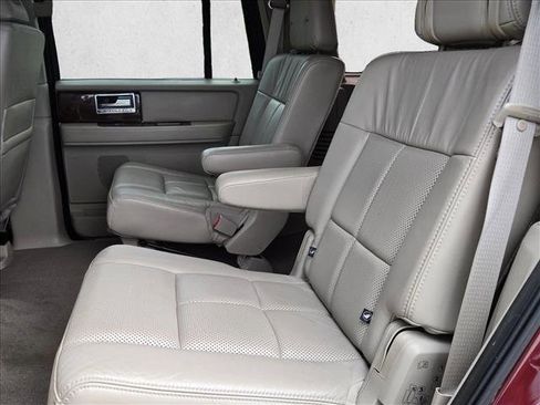 Used 2012 Lincoln Navigator 2WD image 20