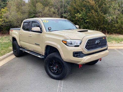 Used 2018 Toyota Tacoma TRD Sport image 1