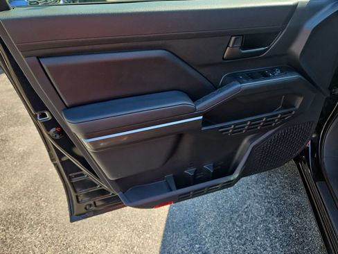 Used 2025 Toyota Tacoma SR5 AWD/4WD image 11