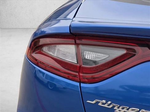 Used 2018 Kia Stinger Premium image 10