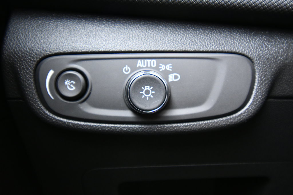 Used 2024 Chevrolet TrailBlazer LT w/ LT Cold Weather Package FWD image 20
