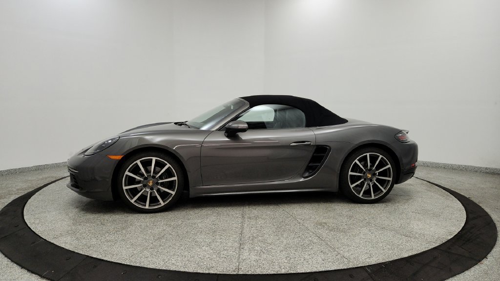 Used 2017 Porsche 718 Boxster RWD image 2