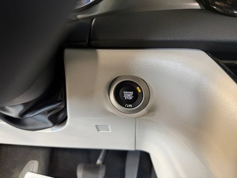 Used 2024 Chrysler Pacifica Touring-L FWD image 29