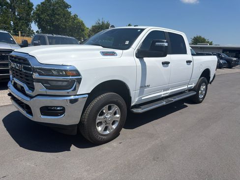 Used 2026 RAM 2500 Big Horn AWD/4WD image 2