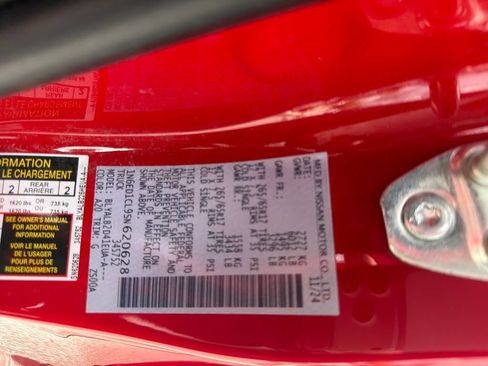 Certified 2025 Nissan Frontier SV RWD image 33