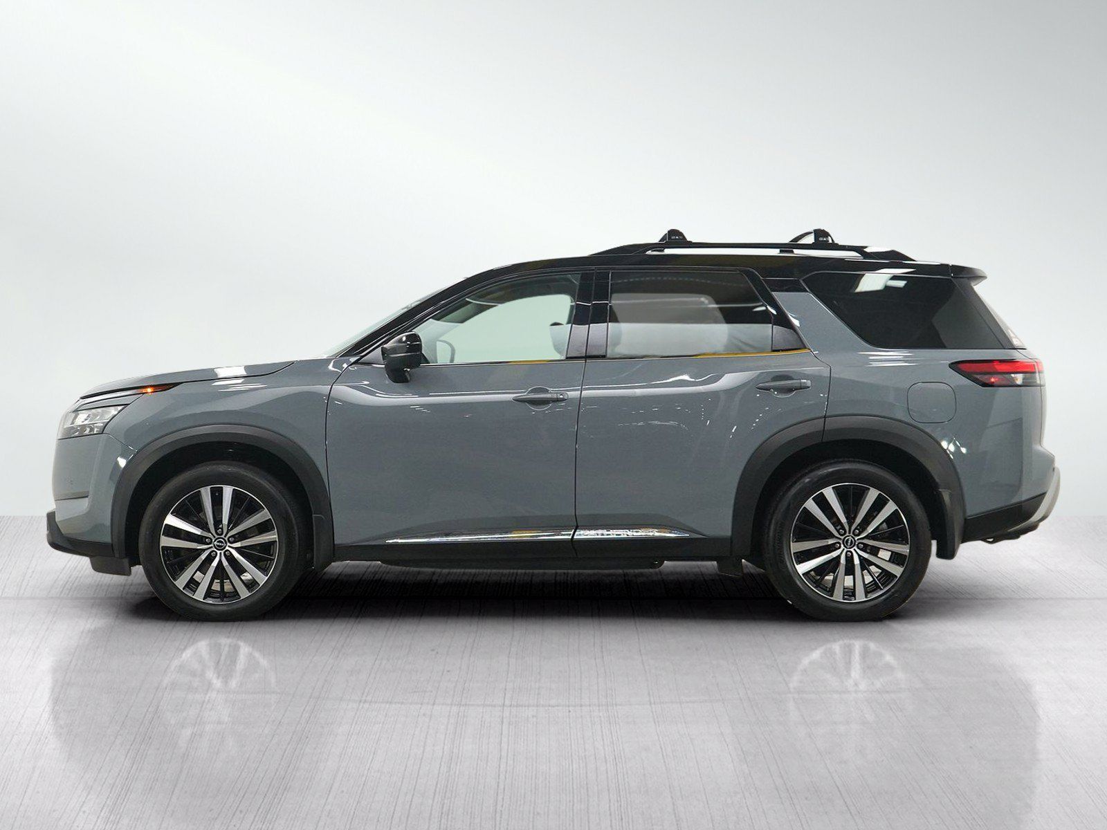 Used 2024 Nissan Pathfinder Platinum AWD/4WD image 4