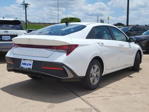 New 2026 Hyundai Elantra SE FWD image 5