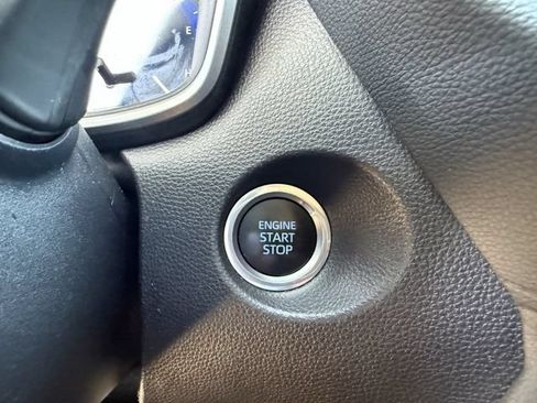 Used 2022 Toyota Corolla Cross XLE w/ Convenience Package FWD image 24