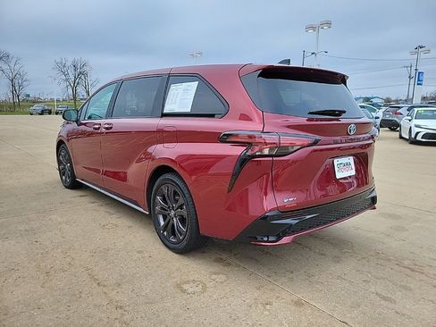 Used 2025 Toyota Sienna XSE FWD image 8