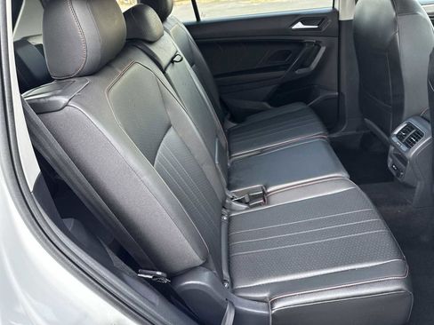 Used 2024 Volkswagen Tiguan SE image 19