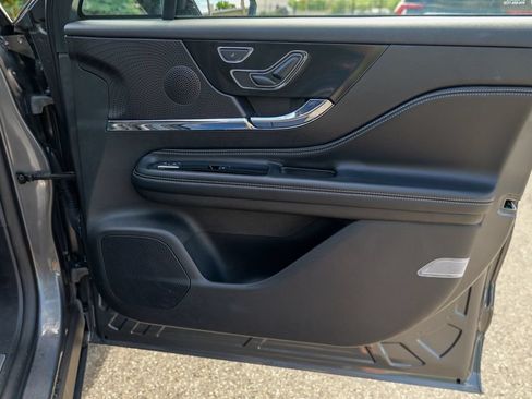 Used 2023 Lincoln Corsair AWD image 32