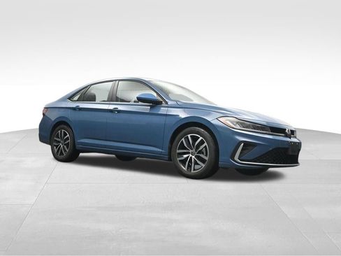 Used 2025 Volkswagen Jetta SE FWD image 15