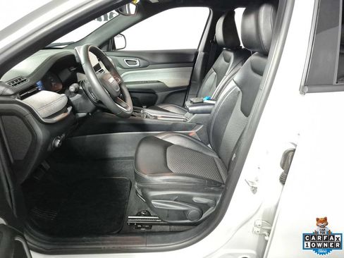 Used 2024 Jeep Compass Latitude AWD/4WD image 9