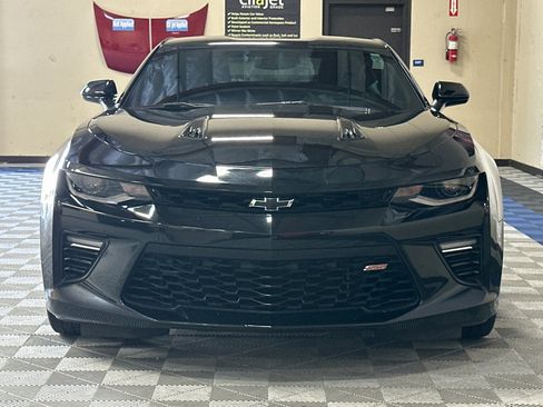 Used 2017 Chevrolet Camaro SS RWD image 9